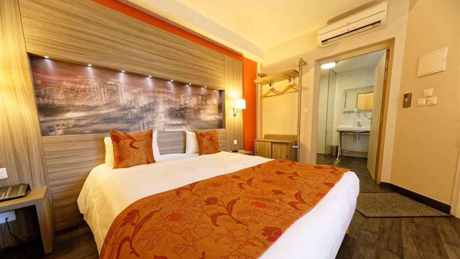 Charme Hotel Audincourt Room