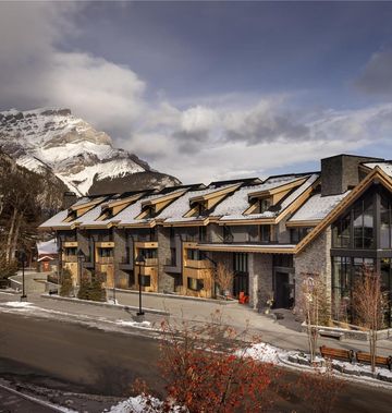 Peaks Hotel and Suites