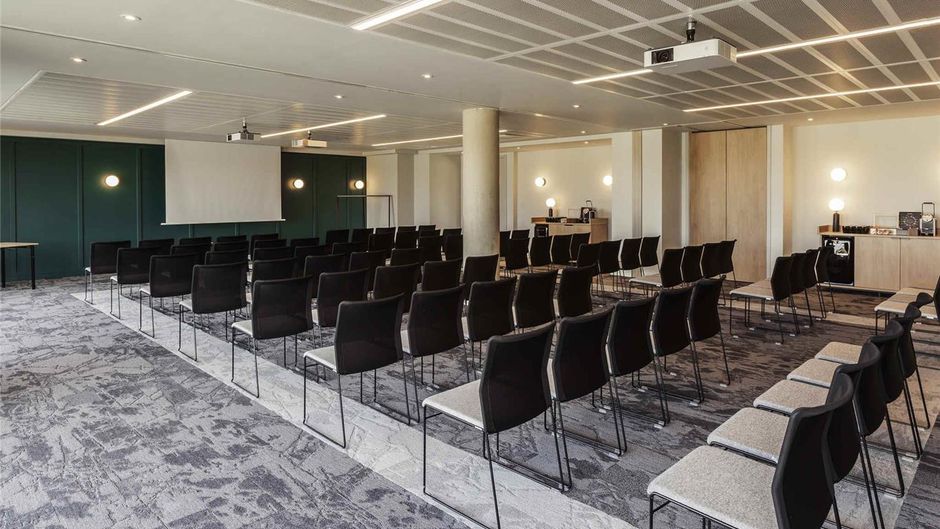 Novotel Cambridge North Meeting