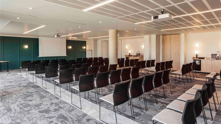 Novotel Cambridge North Meeting