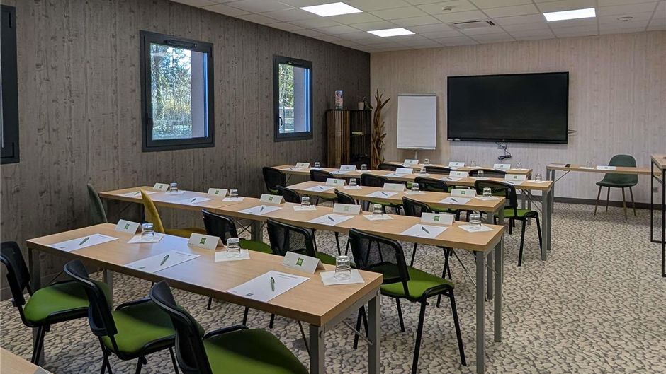 Ibis Styles Contres-Cheverny Meeting