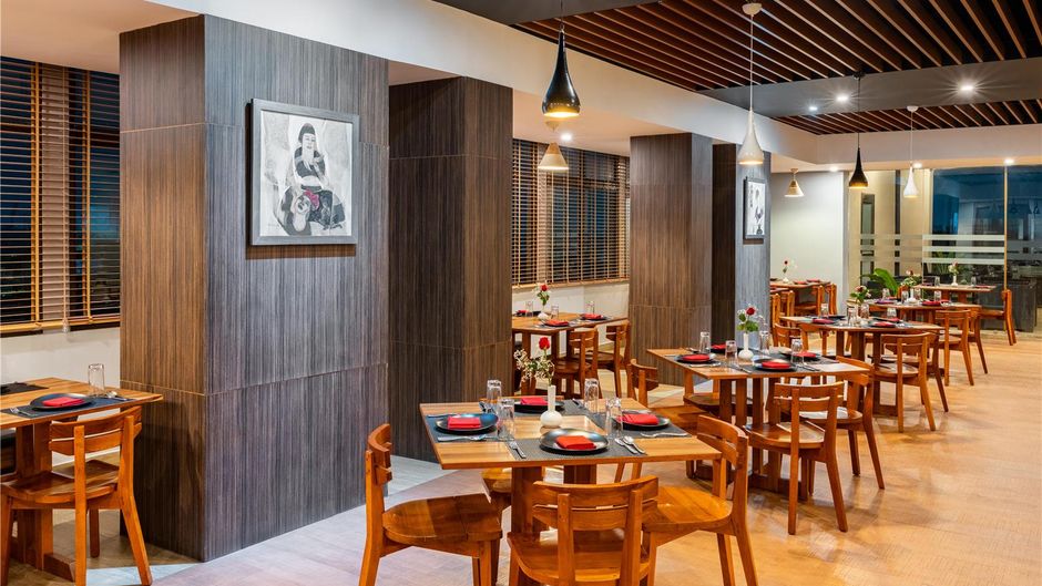 Classic Grande Imphal, Radisson Individ. Restaurant