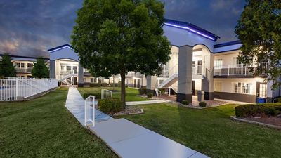 Days Inn by Wyndham Austintown