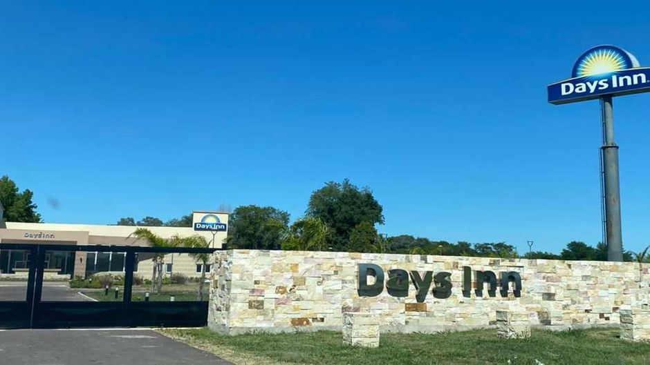 Days Inn by Wyndham Zarate Exterior