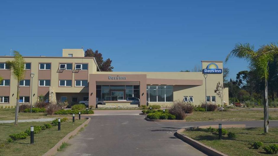 Days Inn by Wyndham Zarate Exterior