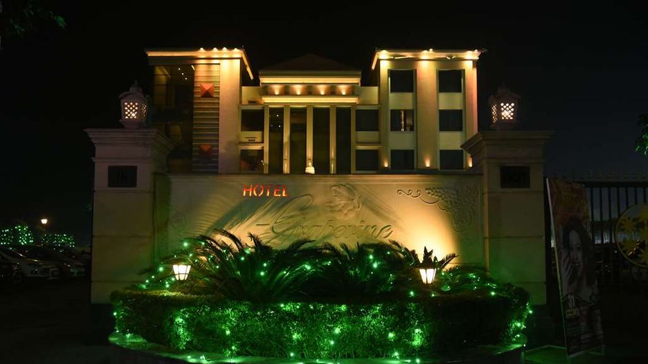 Ramada by Wyndham Varanasi Katesar Exterior