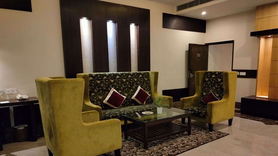 Ramada by Wyndham Varanasi Katesar Suite