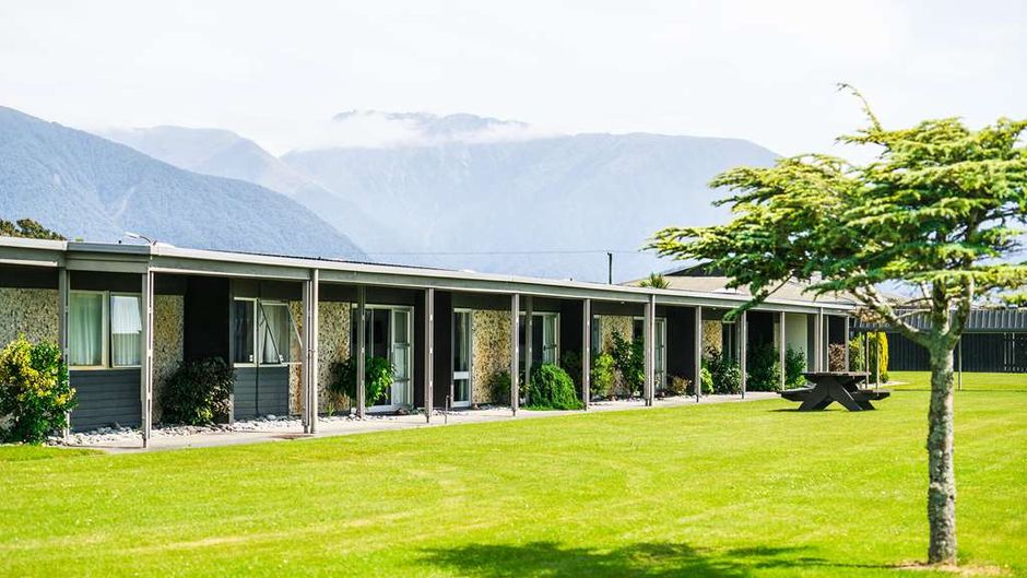 Heartland World Heritage Hotel Exterior