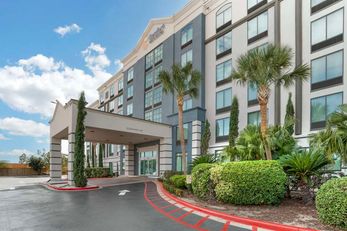 Comfort Inn & Suites Airport North