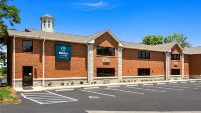 Clarion Pointe On The Lake Clarksville