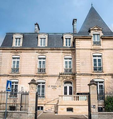 Le Manoir Hotel