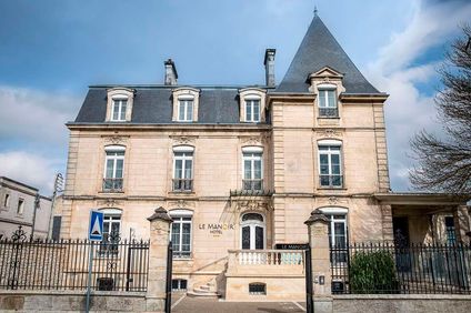 Le Manoir Hotel