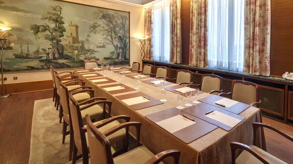 Grand Hotel Cravat Meeting