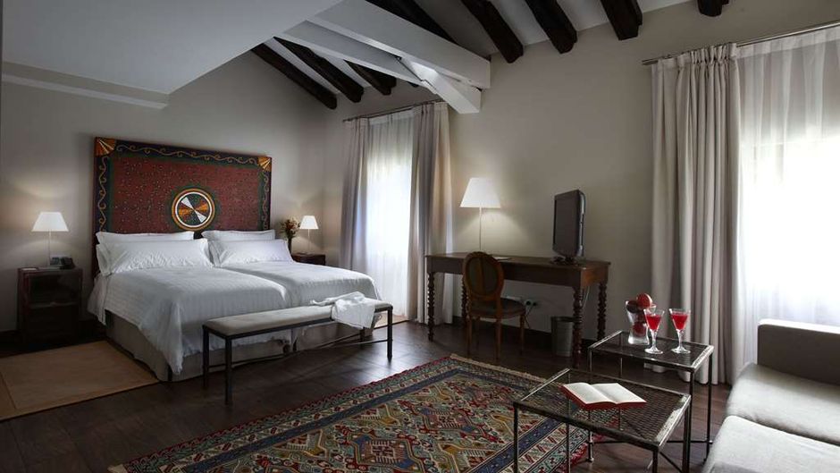 Iriarte Jauregia Hotel Room