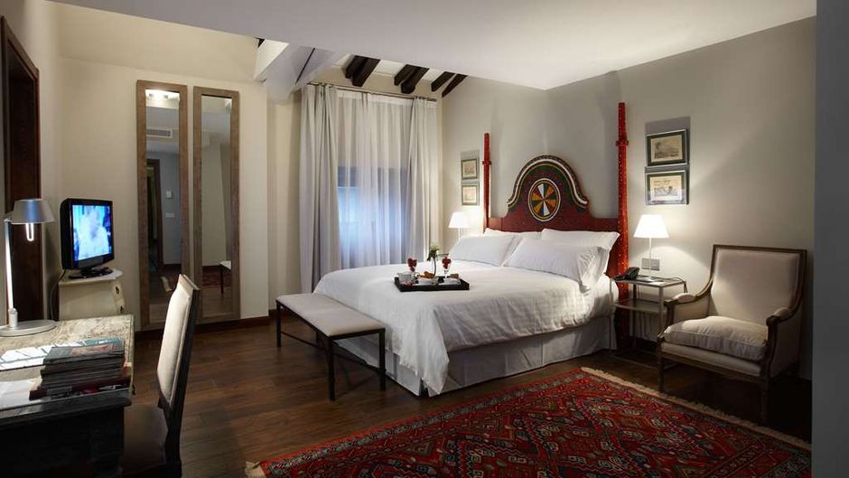 Iriarte Jauregia Hotel Room