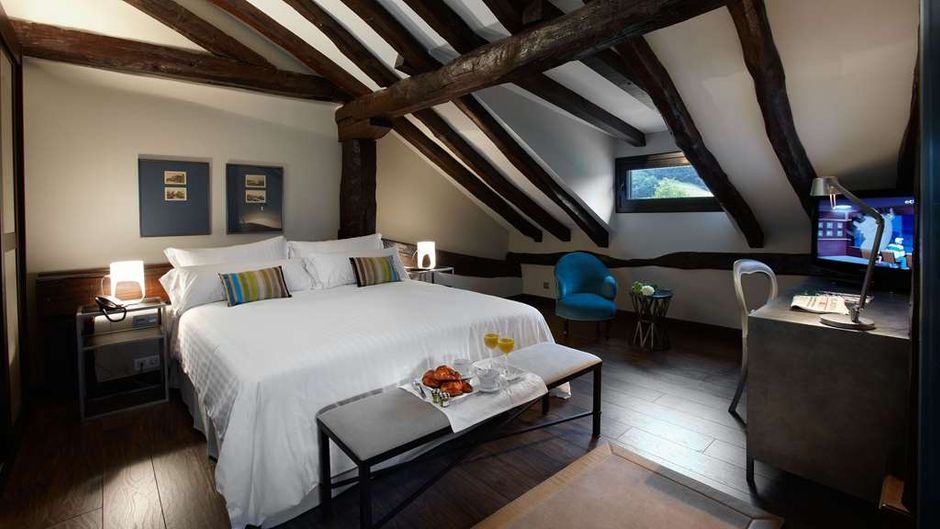 Iriarte Jauregia Hotel Room