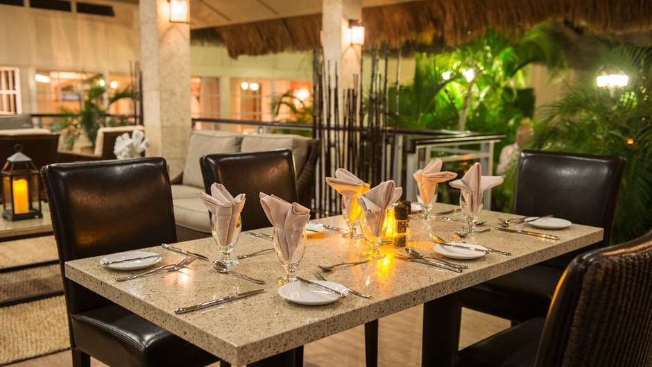 Manchebo Beach Resort & Spa Restaurant