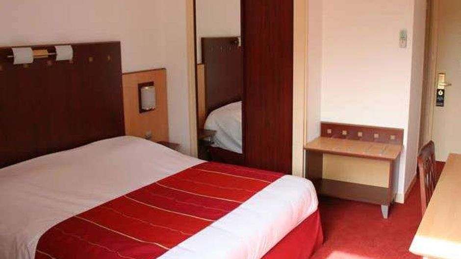 Logis Hotel de la Loire Room