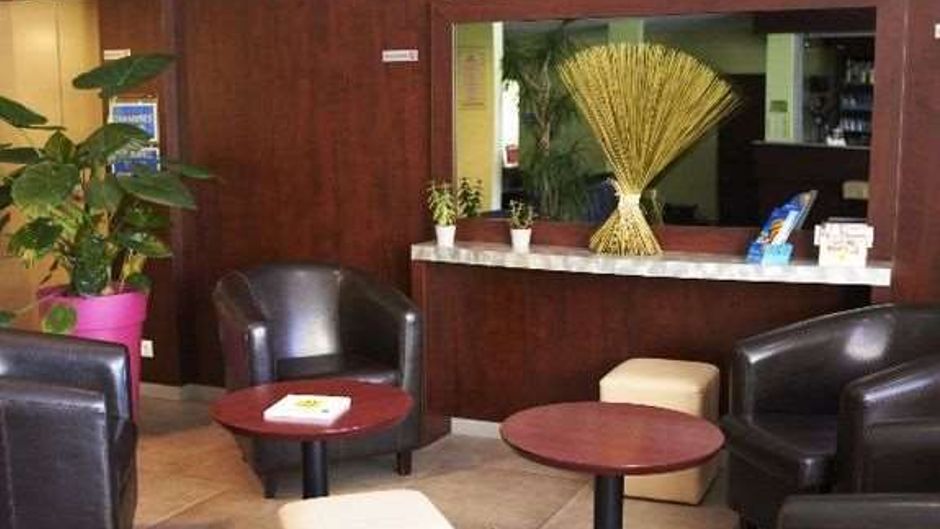 Logis Hotel de la Loire Lobby