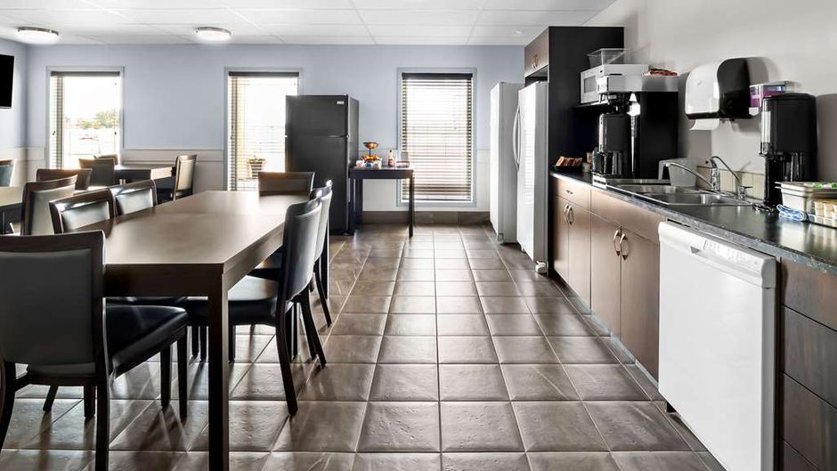 SureStay Studio by Best Western Hardisty Restaurant