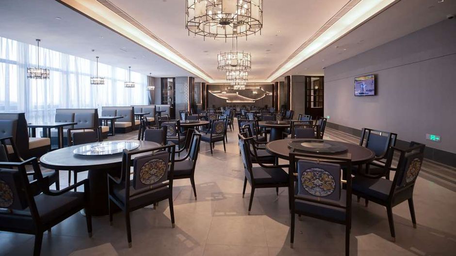 Howard Johnson By Wyndham Bayan Plaza Restaurant