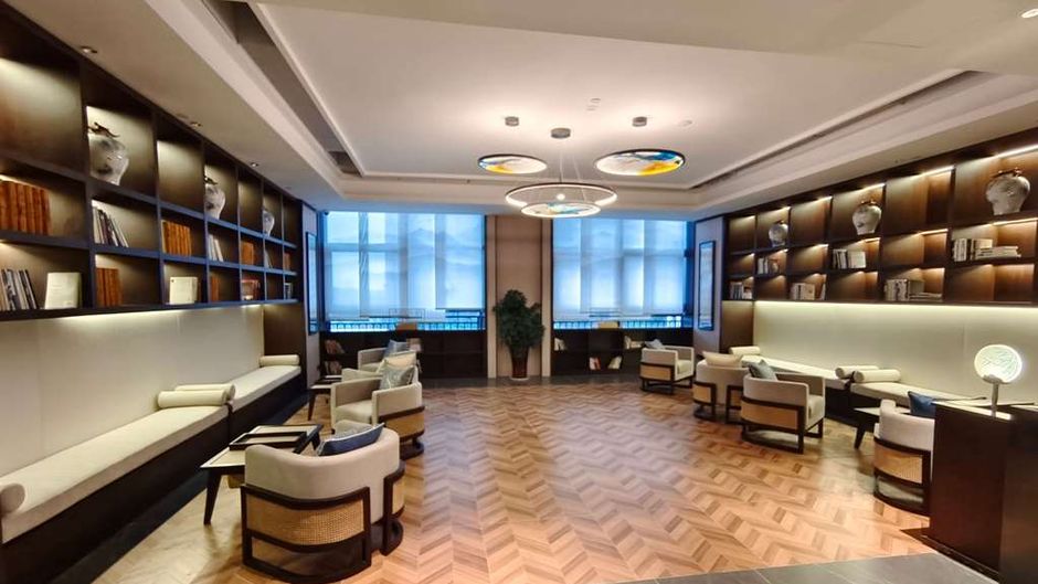 Howard Johnson By Wyndham Bayan Plaza Restaurant