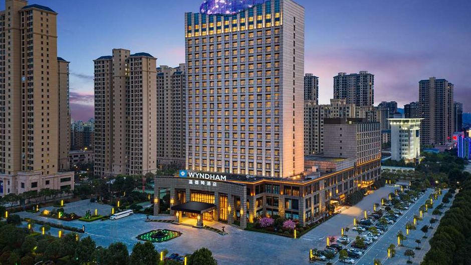Wyndham Xinyang Downtown Exterior