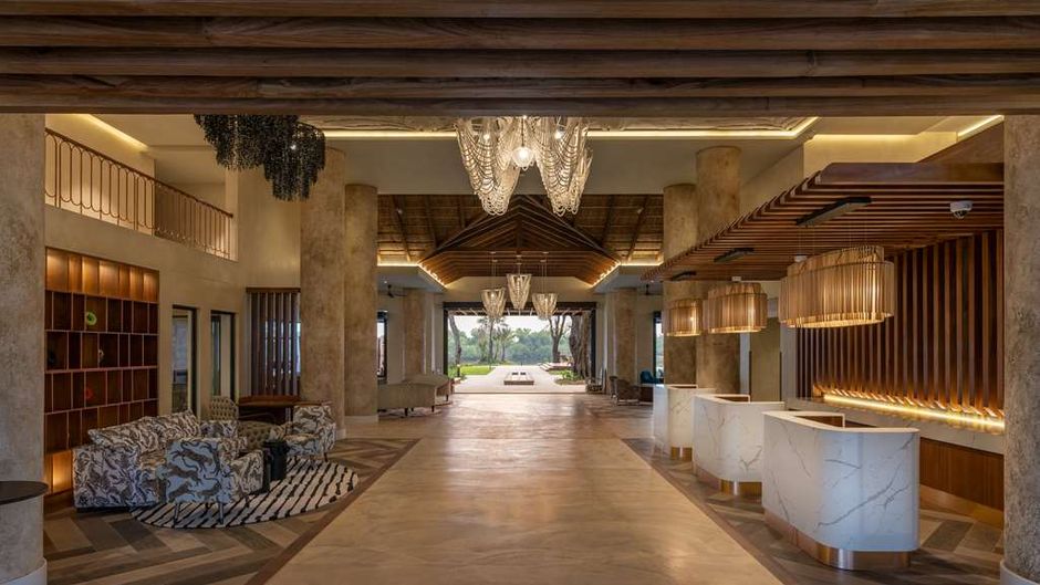 Radisson Blu Mosi-Oa-Tunya LVI Resort Lobby