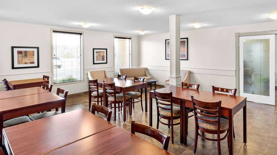 SureStay Plus by Best Western Hardisty Restaurant