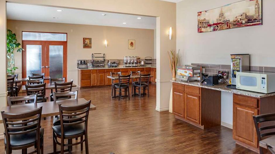 Quality Inn & Stes Edmonton Intl Airport Restaurant