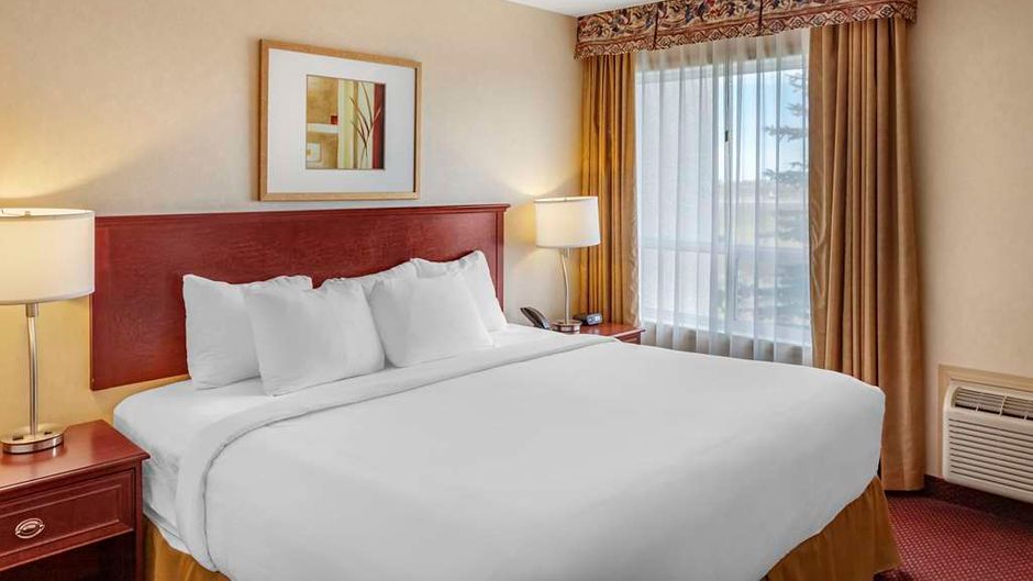Quality Inn & Stes Edmonton Intl Airport Suite