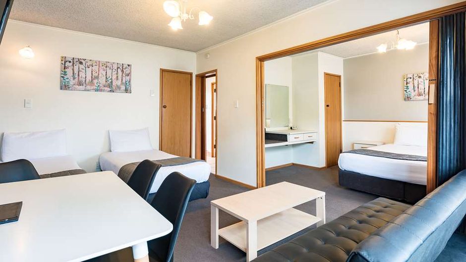 Heartland Ambassador Hotel Hamilton Room