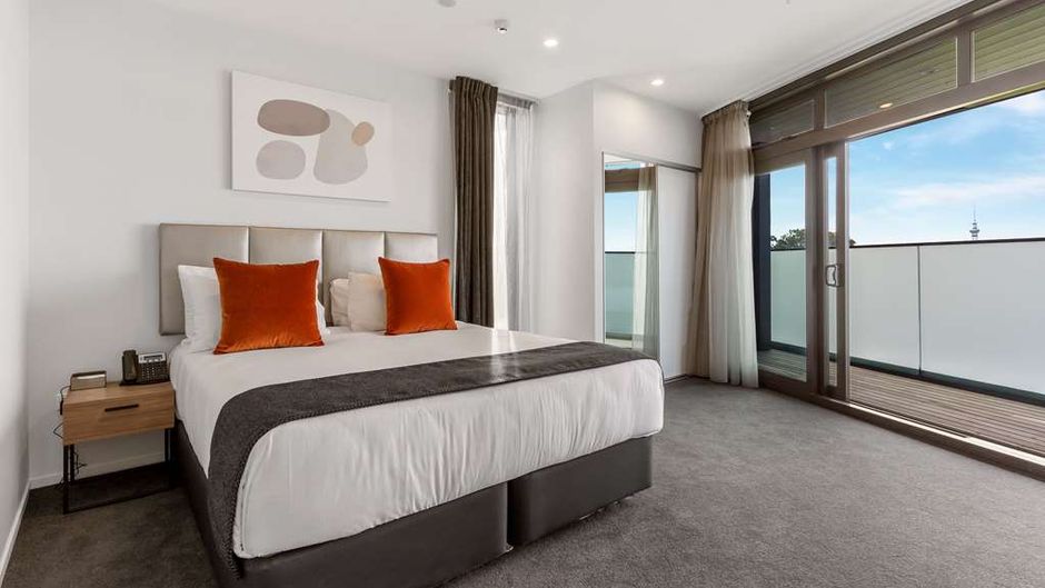 Ramada by Wyndham Newmarket Room