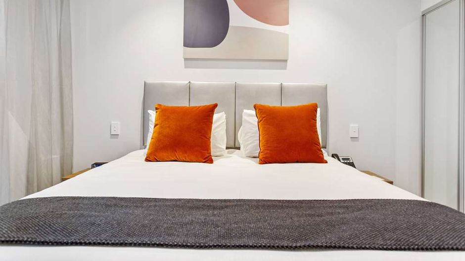 Ramada by Wyndham Newmarket Room