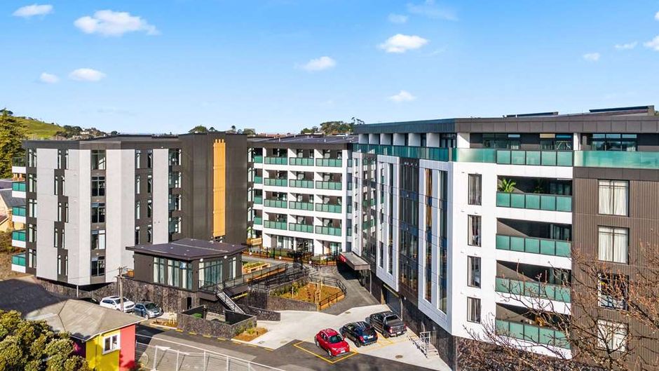 Ramada by Wyndham Newmarket Exterior