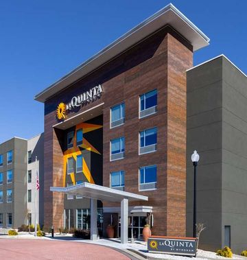 La Quinta Inn & Suites by Wyndham