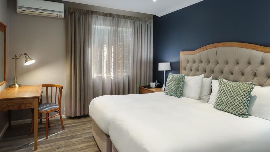 Premier Express Inn George Room