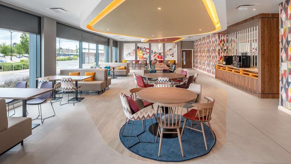 Hampton by Hilton High Wycombe Lobby