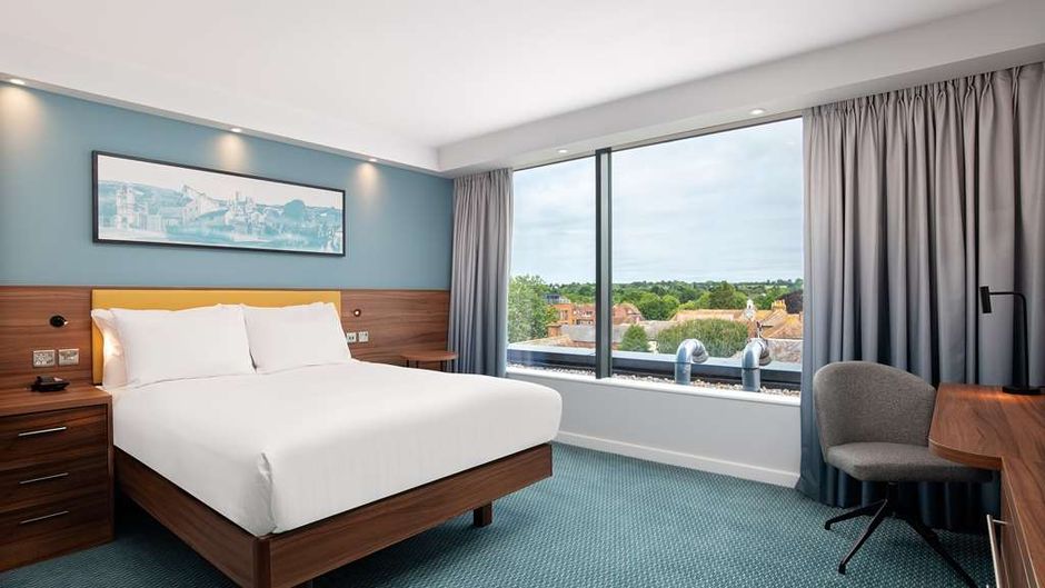 Hampton by Hilton Canterbury Room