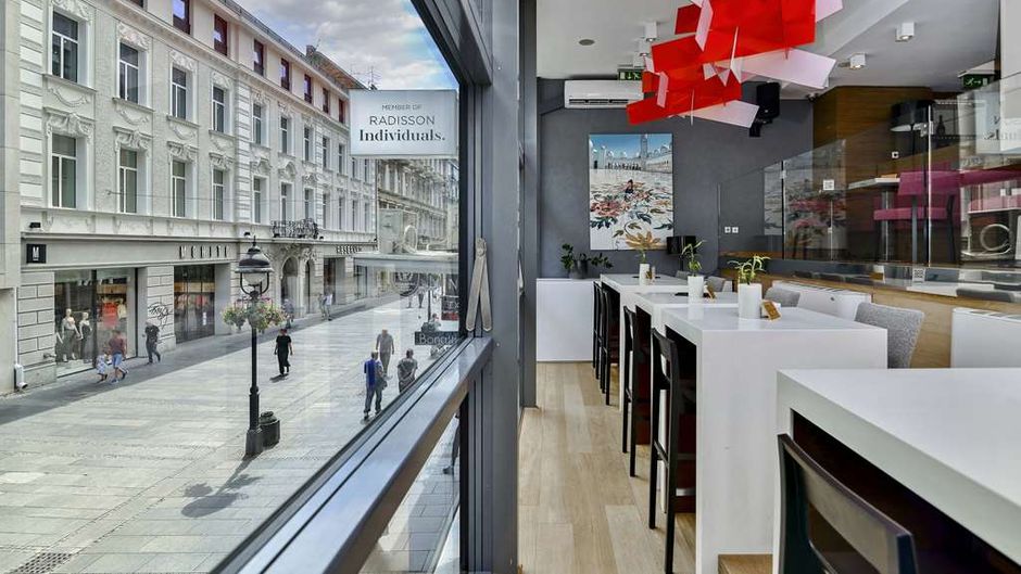 Belgrade Art Hotel, Radisson Individuals Restaurant