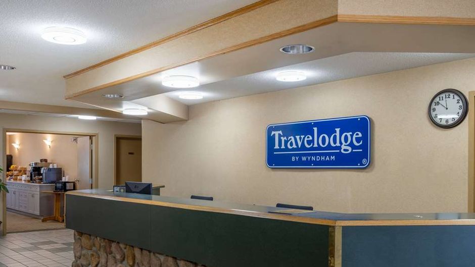 Travelodge by Wyndham Lacombe Lobby