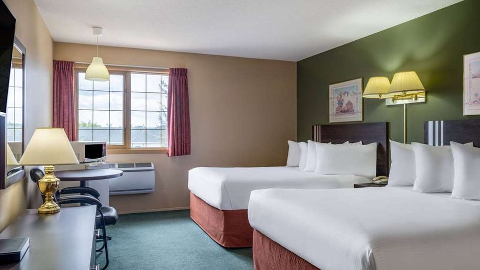 Travelodge by Wyndham Lacombe Room