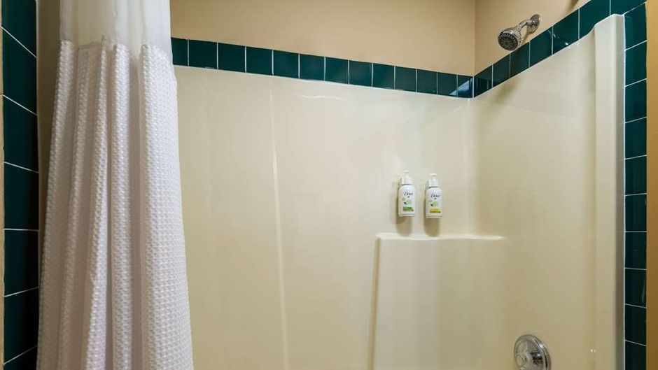 Travelodge by Wyndham Lacombe Room