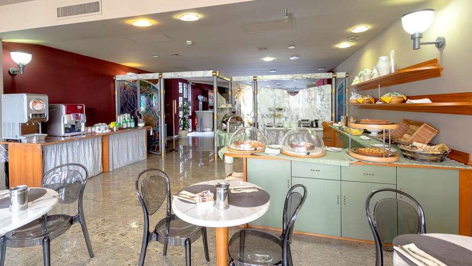 Sunflower Hotel Restaurant