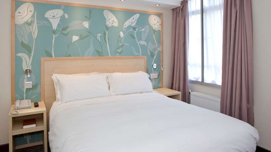 Bedford Hotel Room