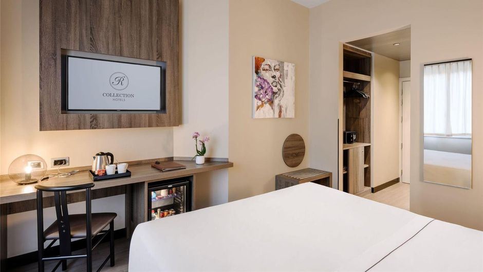 Mentana Hotel Room