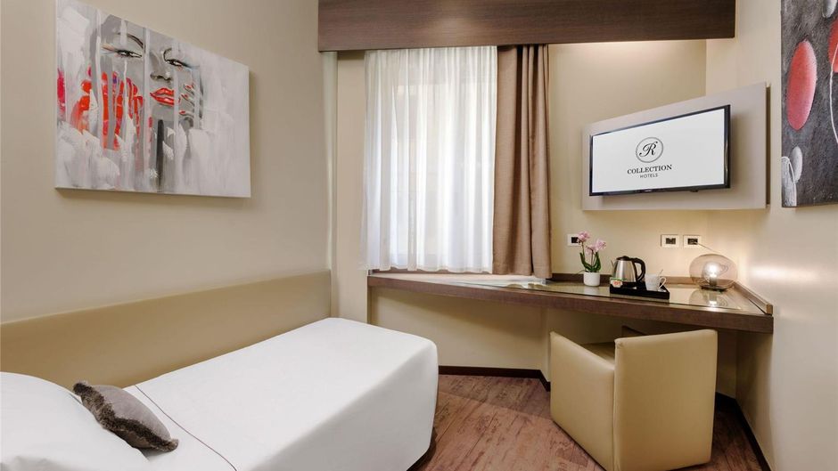 Mentana Hotel Room
