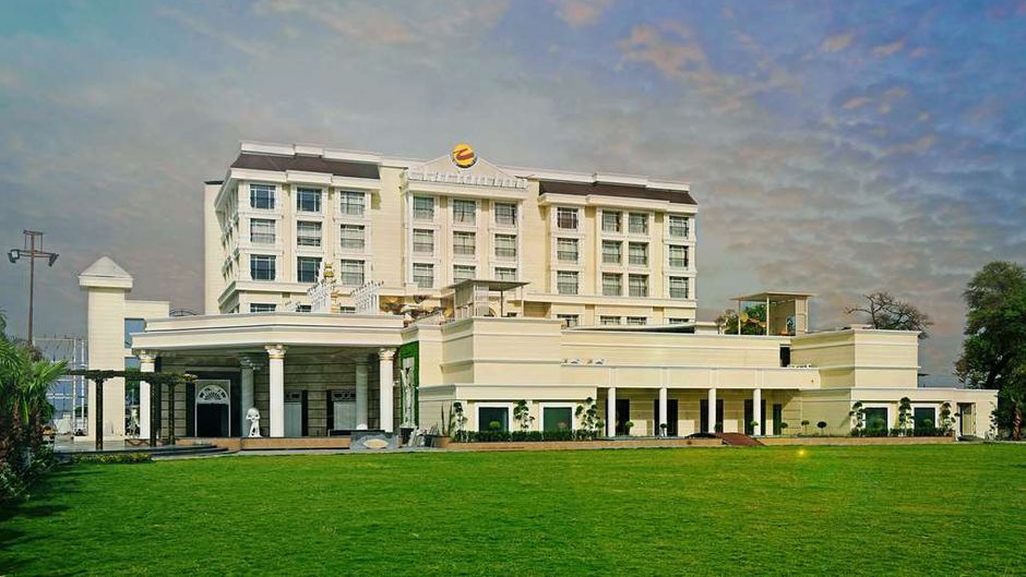 Clarion Inn Indore Exterior