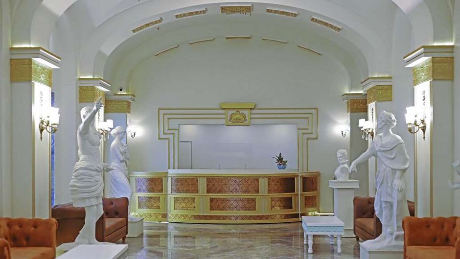 Clarion Inn Indore Lobby