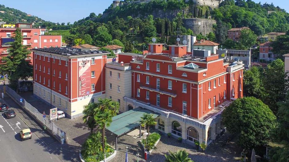 Hotel Master Exterior